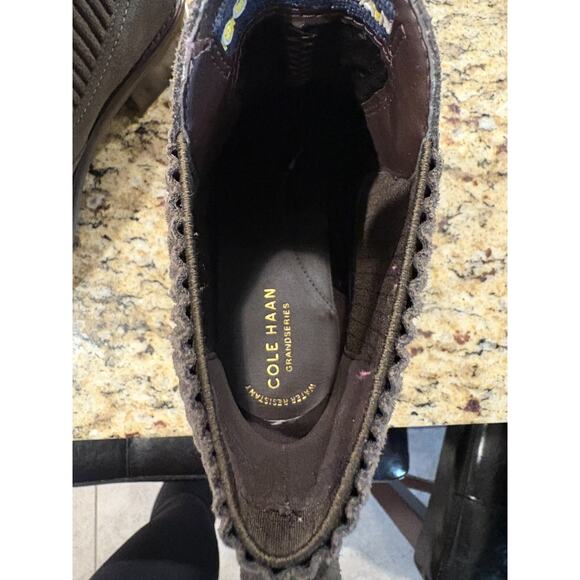 COLE HAAN Peetz Water Resistant Chelsea/Elastic Boot Size 9B Black Olive Suede - Picture 7 of 7